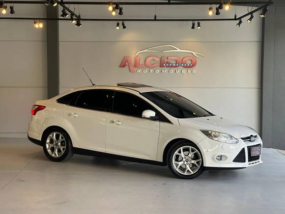 FORD FOCUS 2.0 TITANIUM PLUS SEDAN 16V FLEX 4P POWERSHIFT FORD FOCUS 2.0 TITANIUM PLUS SEDAN 16V FLEX 4P POWERSHIFT